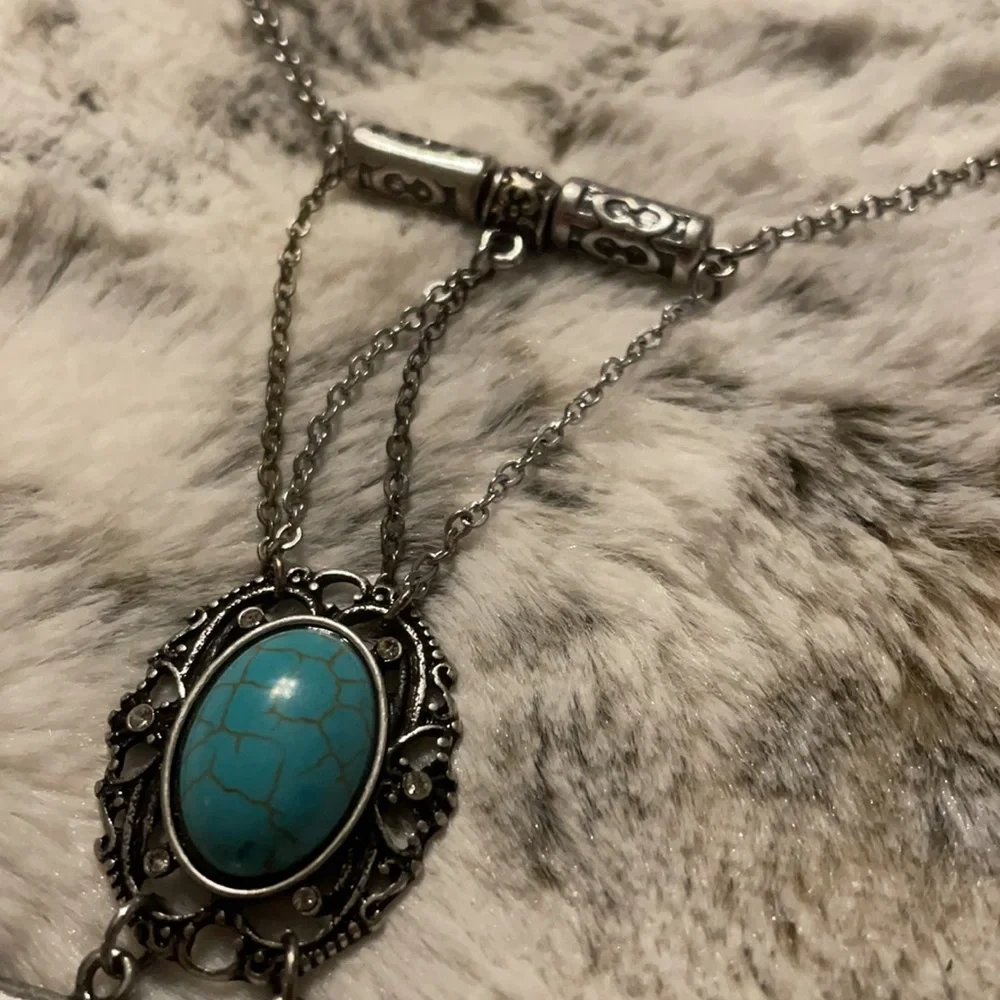Long silver and turquoise necklace‎